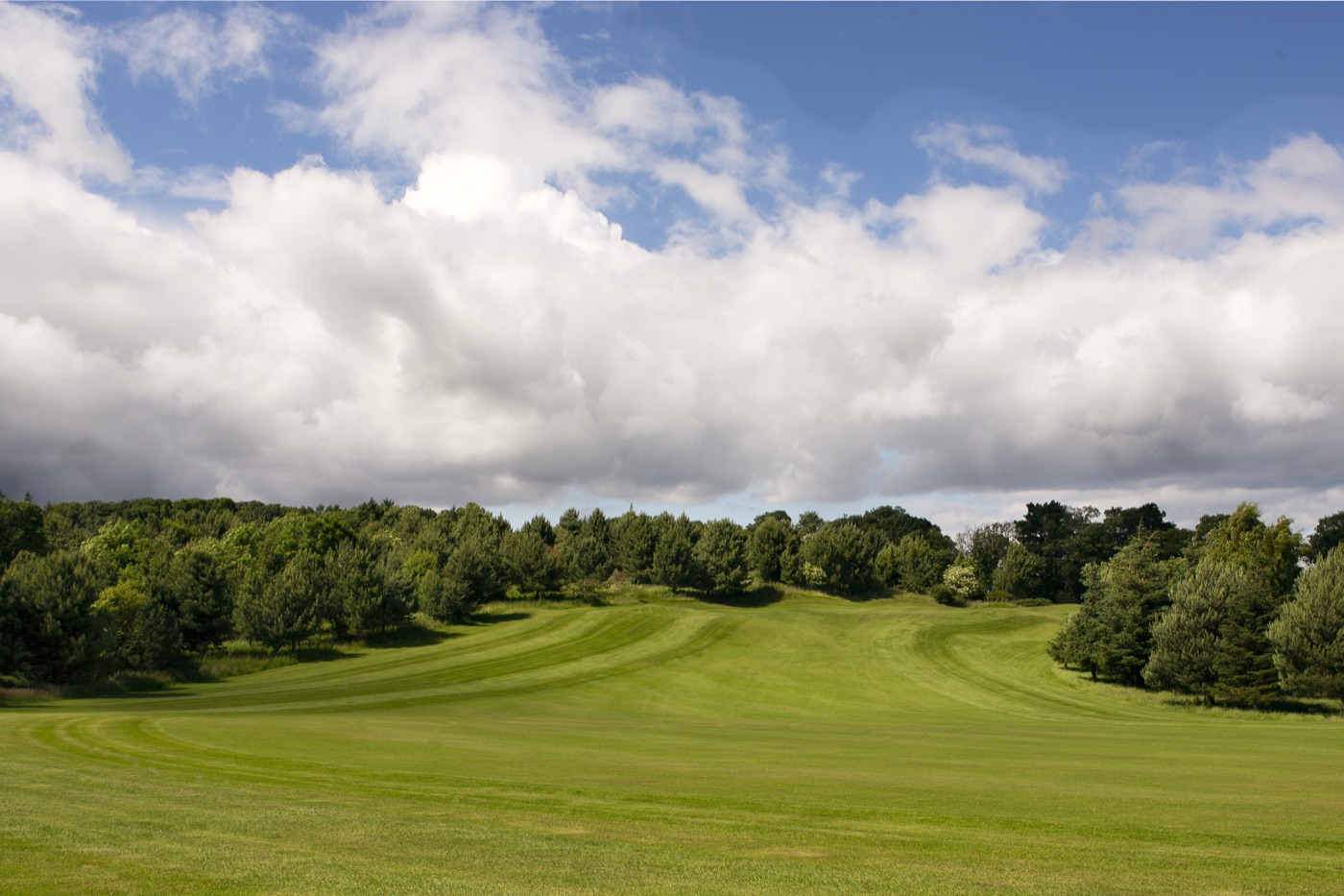Rolling fairway on the approach to the 1st green at Kings Acre